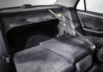 Подержанный автомобиль Toyota Corolla Sedan 2006 года (23 фото)