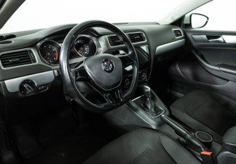 Подержанный автомобиль Volkswagen Jetta Sedan 2017 года (11 фото)