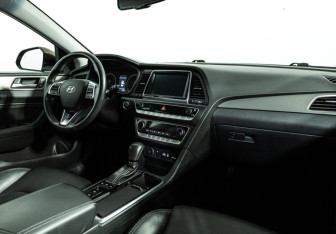 Подержанный автомобиль Hyundai Sonata 2017 года (9 фото)