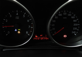 Подержанный автомобиль Mazda 3 Sedan 2010 года (12 фото)