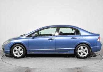 Подержанный автомобиль Honda Civic Sedan 2009 года (8 фото)