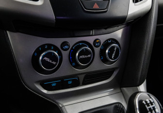 Подержанный автомобиль Ford Focus Hatchback 2012 года (15 фото)