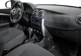 Подержанный автомобиль Nissan Almera Sedan 2016 года (12 фото)