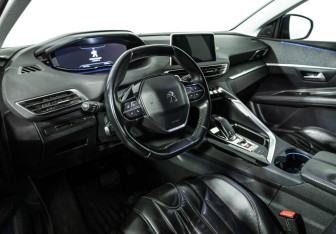 Подержанный автомобиль Peugeot 3008 2018 года (11 фото)
