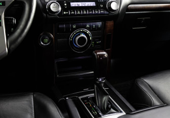 Подержанный автомобиль Toyota Land Cruiser Prado 2014 года (15 фото)