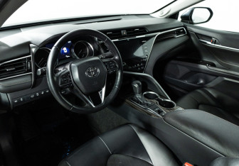 Подержанный автомобиль Toyota Camry Sedan 2020 года (11 фото)
