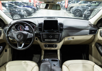 Подержанный автомобиль Mercedes-Benz GLE 2016 года (11 фото)
