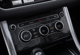Подержанный автомобиль Land Rover Range Rover Sport 2015 года (19 фото)