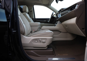 Подержанный автомобиль GMC Yukon 2022 года (26 фото)