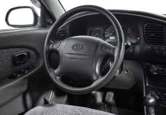 Подержанный автомобиль Kia Spectra Sedan 2007 года (13 фото)