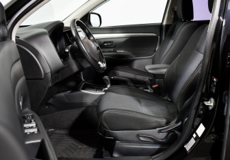 Подержанный автомобиль Mitsubishi Outlander 2017 года (10 фото)