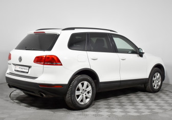 Подержанный автомобиль Volkswagen Touareg 2015 года (5 фото)