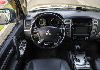 Подержанный автомобиль Mitsubishi Pajero 2018 года (12 фото)