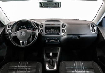 Подержанный автомобиль Volkswagen Tiguan 2015 года (10 фото)