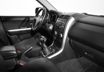 Подержанный автомобиль Suzuki Grand Vitara 2013 года (13 фото)