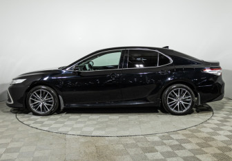 Подержанный автомобиль Toyota Camry Sedan 2021 года (8 фото)