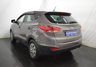 Подержанный автомобиль Hyundai ix35 2015 года (7 фото)