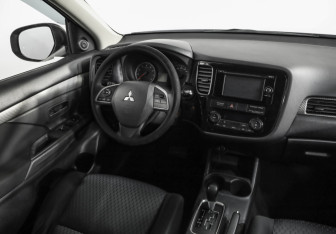 Подержанный автомобиль Mitsubishi Outlander 2013 года (9 фото)
