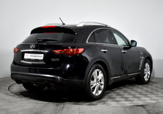 Подержанный автомобиль Infiniti QX70 2014 года (5 фото)