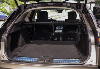 Подержанный автомобиль Land Rover Range Rover Velar 2018 года (29 фото)