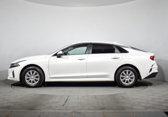 Подержанный автомобиль Kia K5 2021 года (8 фото)