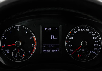 Подержанный автомобиль Volkswagen Jetta Sedan 2013 года (17 фото)