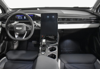 Подержанный автомобиль Geely Atlas 2024 года (13 фото)