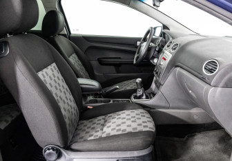 Подержанный автомобиль Ford Focus Hatchback 2006 года (13 фото)