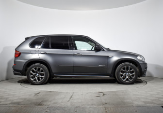 Подержанный автомобиль BMW X5 2013 года (4 фото)