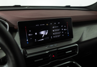 Подержанный автомобиль Geely Coolray 2022 года (18 фото)