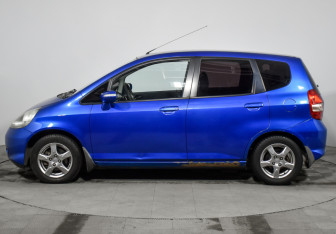 Подержанный автомобиль Honda Jazz 2008 года (8 фото)