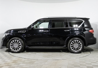 Подержанный автомобиль Infiniti QX80 2017 года (8 фото)