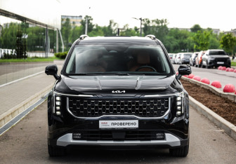 Подержанный автомобиль Kia Carnival 2024 года (4 фото)