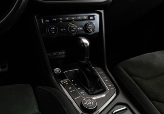 Подержанный автомобиль Volkswagen Tiguan 2019 года (15 фото)