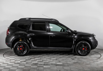 Подержанный автомобиль Renault Duster 2015 года (4 фото)