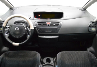 Подержанный автомобиль Citroen C4 Picasso 2009 года (15 фото)