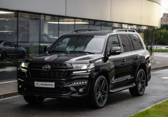 Подержанный автомобиль Toyota Land Cruiser Suv 2020 года (3 фото)
