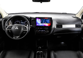 Подержанный автомобиль Mitsubishi Outlander 2013 года (10 фото)