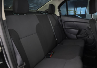 Подержанный автомобиль Renault Logan Sedan 2017 года (16 фото)