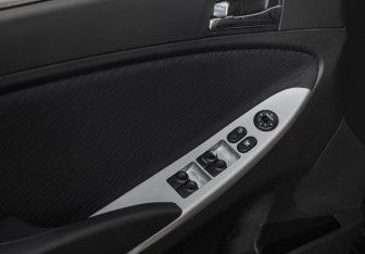 Подержанный автомобиль Hyundai Solaris Sedan 2012 года (20 фото)