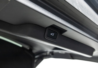 Подержанный автомобиль Land Rover Discovery 2020 года (24 фото)