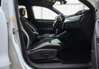 Подержанный автомобиль Audi Q3 2025 года (28 фото)