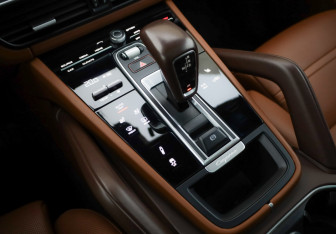 Подержанный автомобиль Porsche Cayenne 2018 года (23 фото)