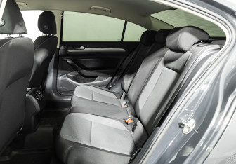 Подержанный автомобиль Volkswagen Passat Sedan 2017 года (10 фото)