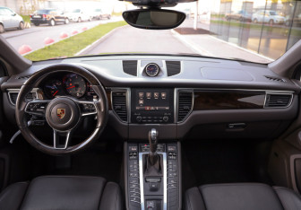 Подержанный автомобиль Porsche Macan 2016 года (11 фото)