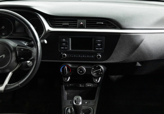 Подержанный автомобиль Kia Rio Hatchback 2021 года (14 фото)