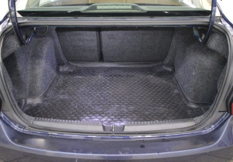 Подержанный автомобиль Volkswagen Polo Sedan 2011 года (15 фото)