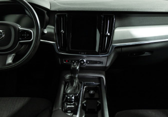 Подержанный автомобиль Volvo V90 2020 года (14 фото)