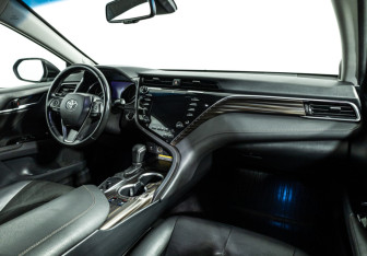 Подержанный автомобиль Toyota Camry Sedan 2018 года (9 фото)