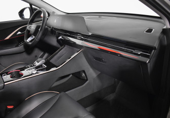 Подержанный автомобиль Omoda C5 2023 года (12 фото)